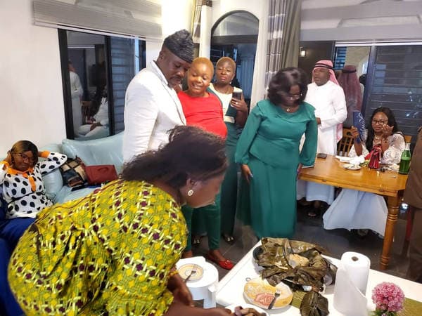 That's our symbolic "cake" the (Egussi pudding) on the table which yielded 1,700,000frs geared towards the hall construction project.