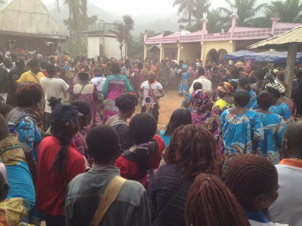 Sons and daughters of Guneku assembled on the palace grounds of the village on 27 February 2015 for the return of HRH Fomuki in younger and energetic clothing. — photograph from the Guneku Fondom archive