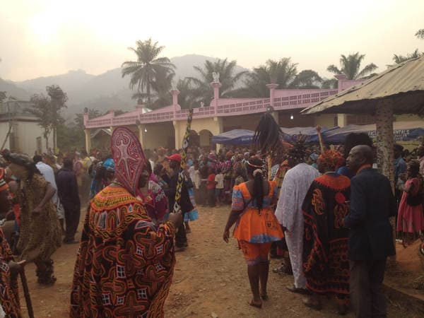 Sons and daughters of Guneku assembled on the palace grounds of the village on 27 February 2015 for the return of HRH Fomuki in younger and energetic clothing. — photograph from the Guneku Fondom archive