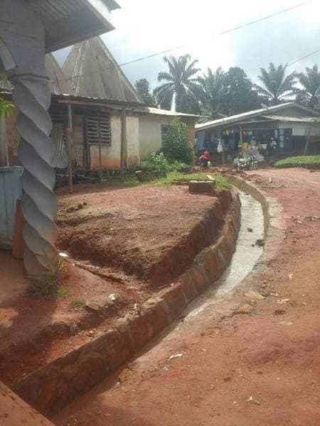 THE TONMUKOM - WINDIK ROAD WORK — photograph from the Guneku Fondom archive