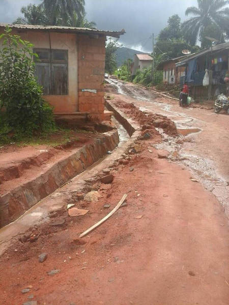 THE TONMUKOM - WINDIK ROAD WORK — photograph from the Guneku Fondom archive