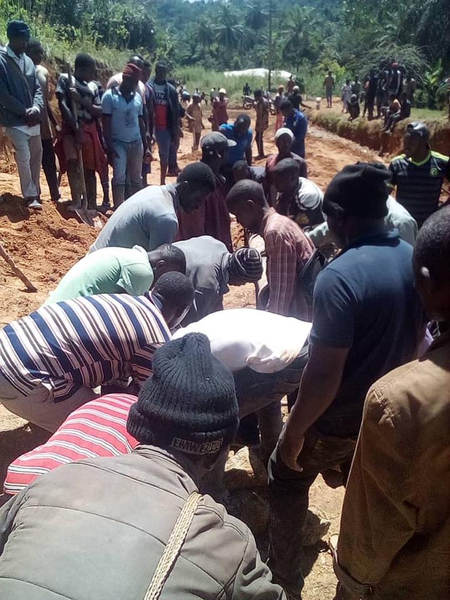 Work under way on the Tonmukom–Windik road through Guneku.